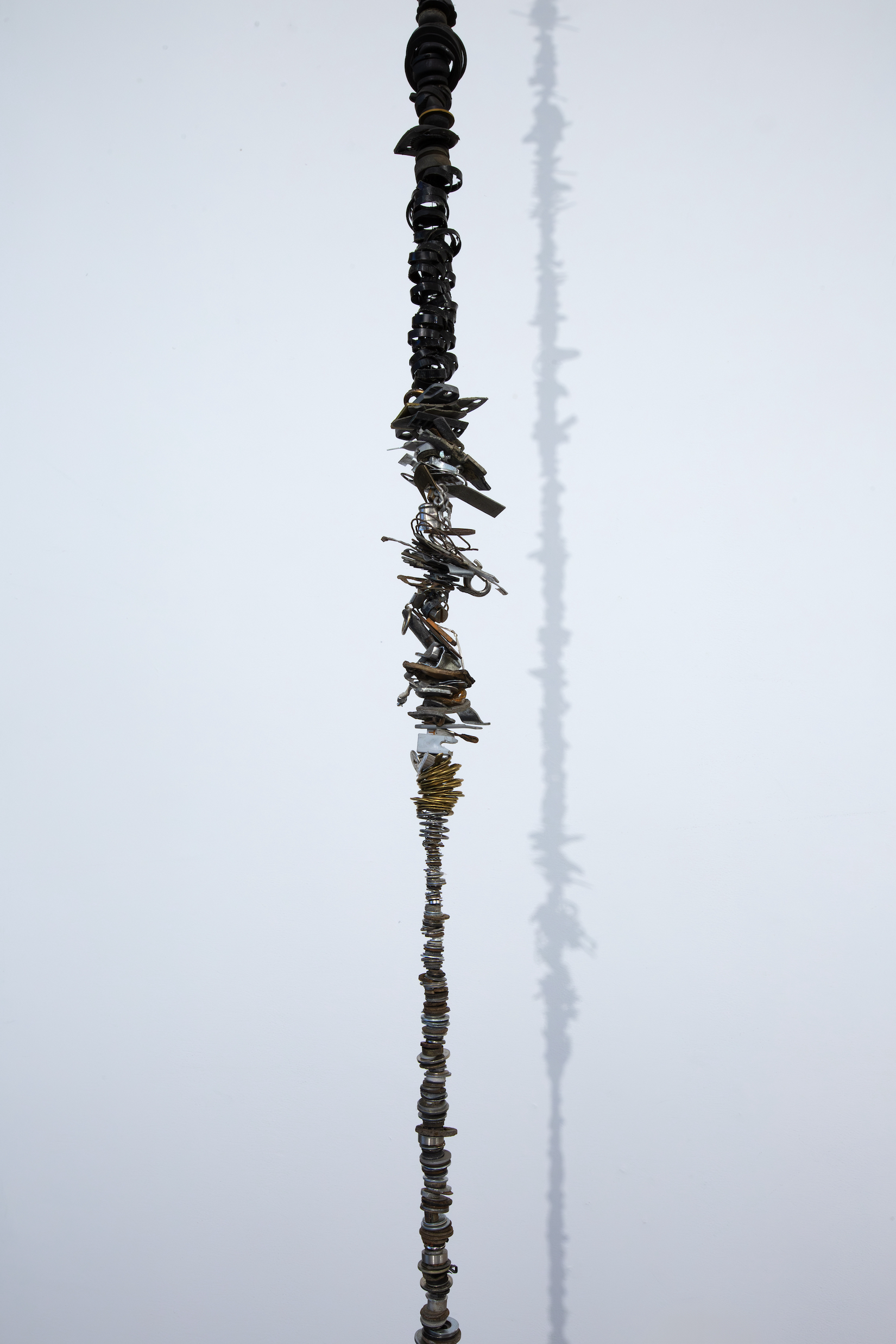 M_Tryba_magpie_feather_sea_glass_key_pl