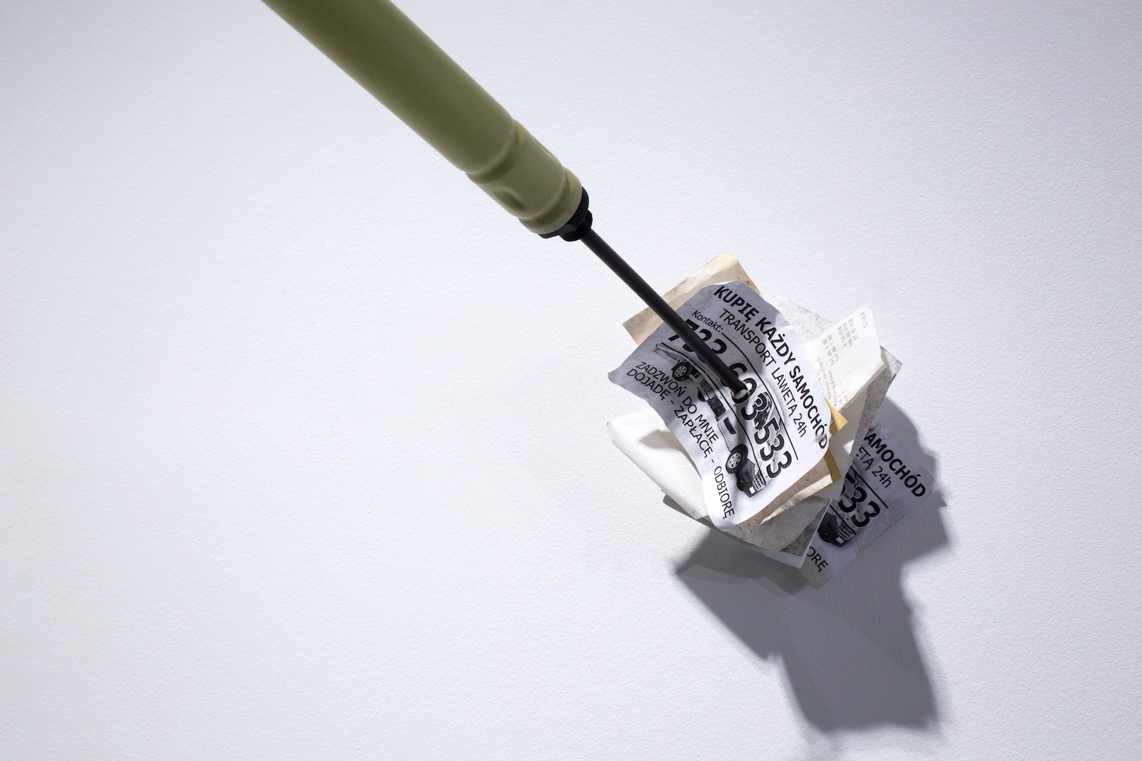 M_Tryba_magpie_feather_sea_glass_key_pl