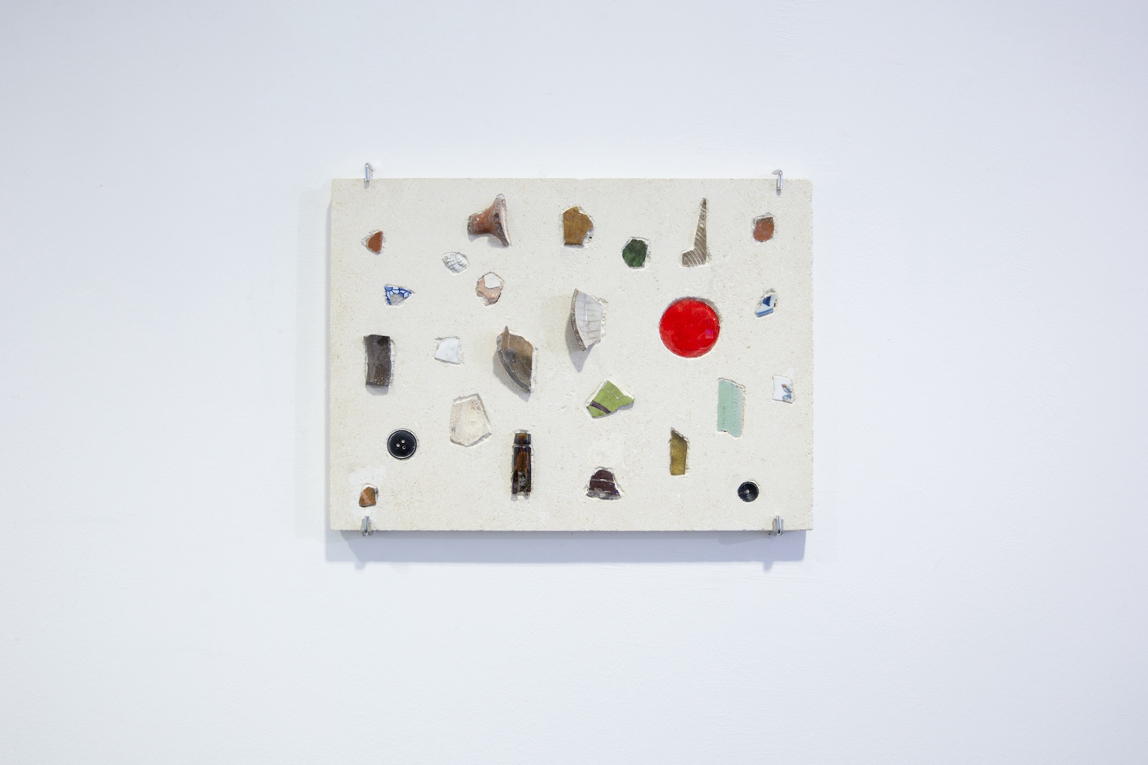 M_Tryba_magpie_feather_sea_glass_key_pl